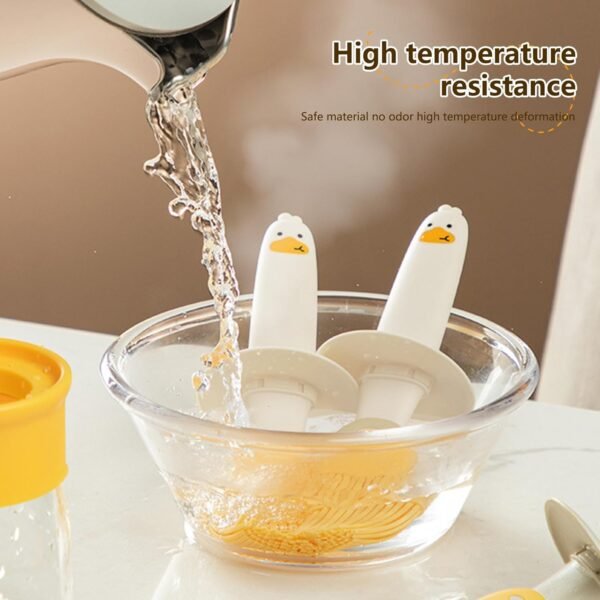 OIL DISPENSER SILICON BRUSH 200ML - Image 3